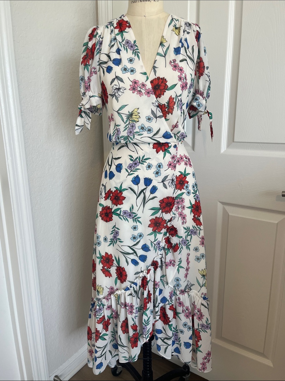 NWT Yumi Kim Multicolor Flowy Floral Feminine Midi Dress Garden Floral